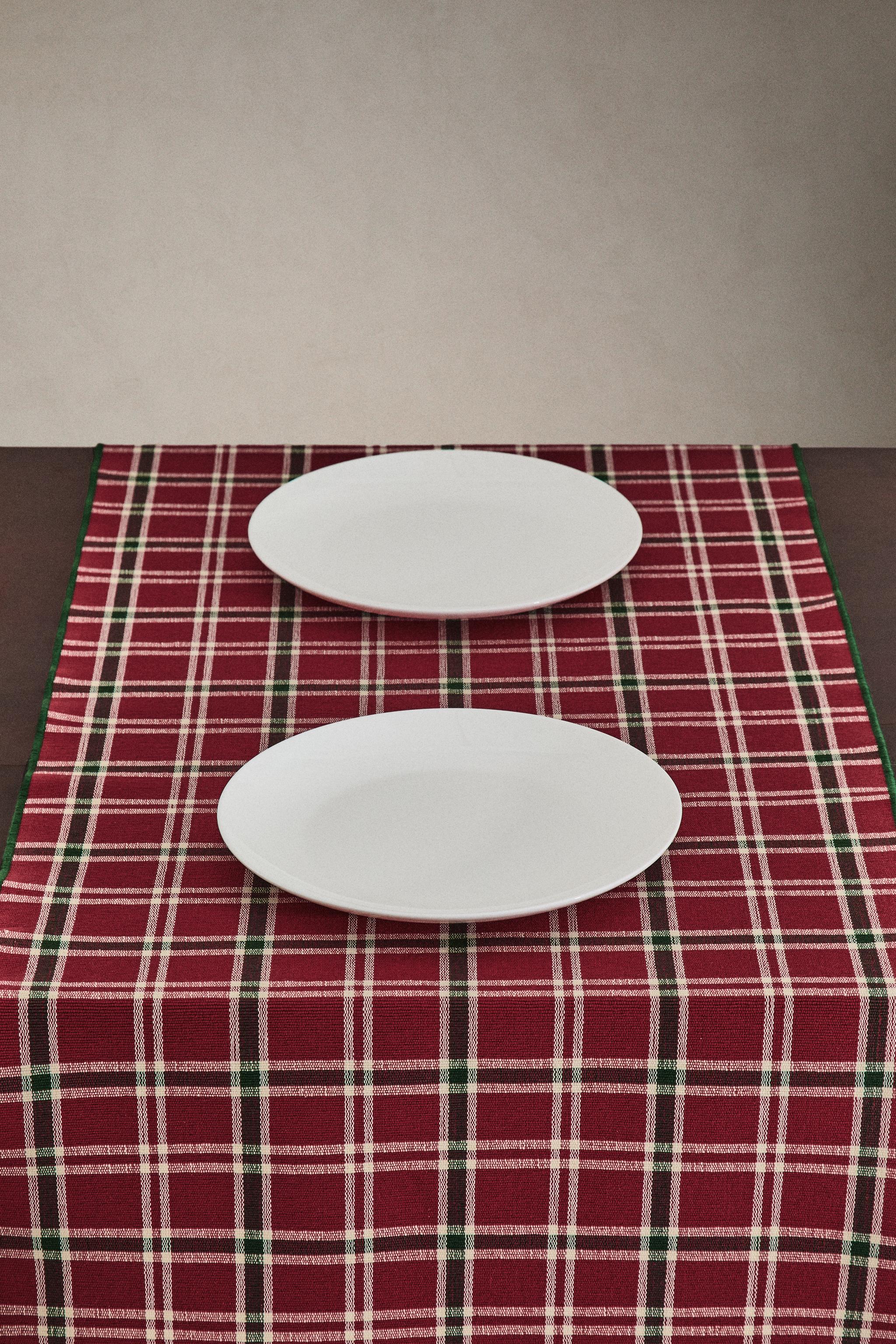 CHRISTMAS CHECK TABLE RUNNER